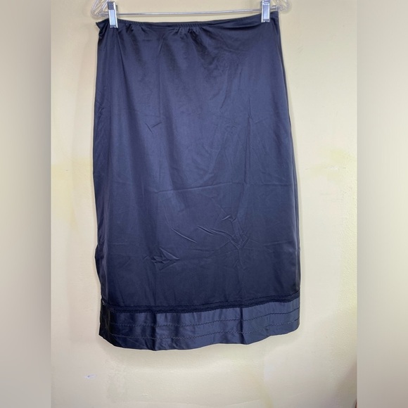 Lorraine Black Nylon Half Slip Nylon Adjustable Hem Size Small - Picture 2 of 7